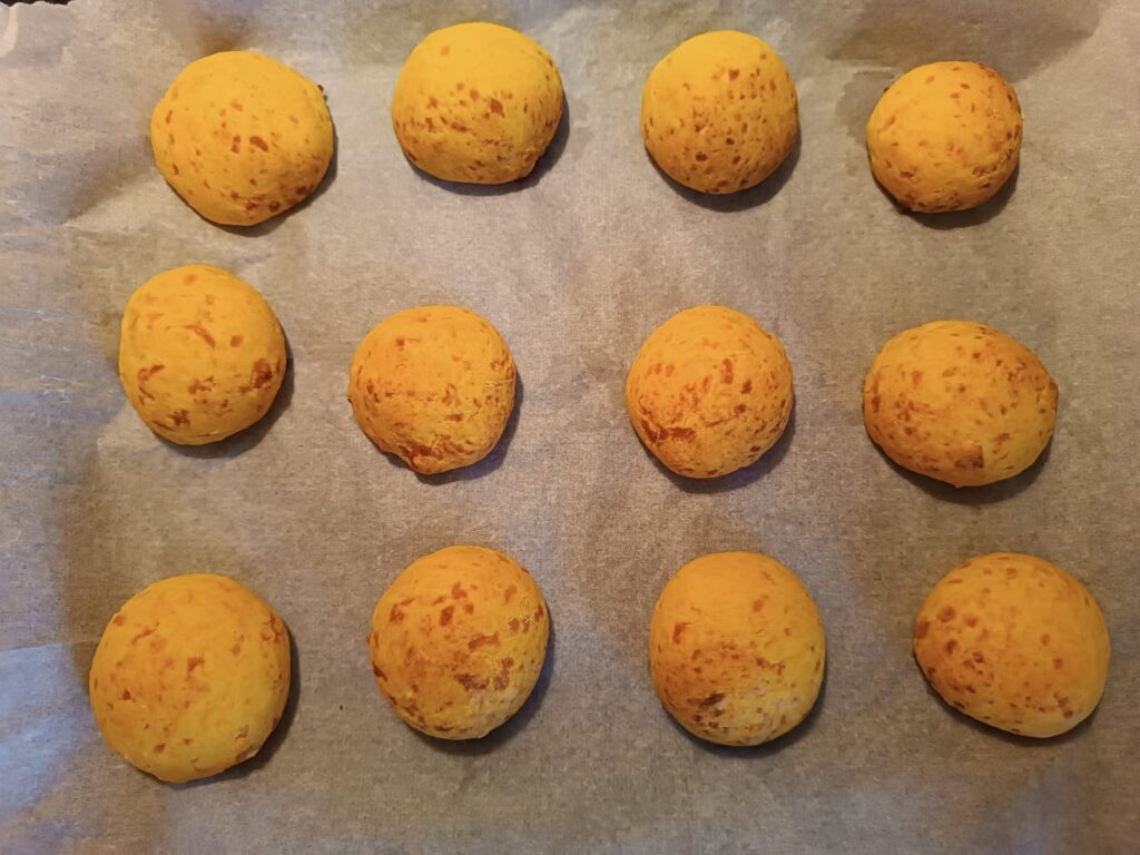 Pão de queijo à la sortie du four