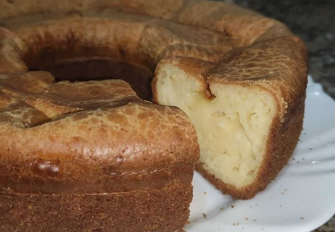 Délicieux cake au fromage sans gluten: le bolo de pão de queijo brésilien !